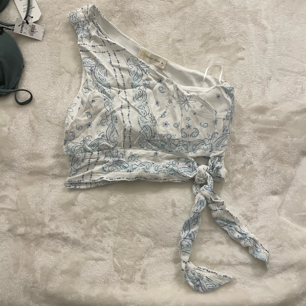 NWT - Ocean Drive - Off the Shoulder Cropped Tank